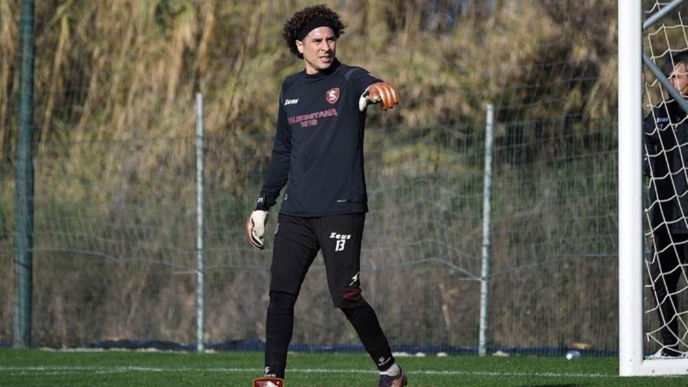 Memo Ochoa fue anunciado como jugador del Salernitana