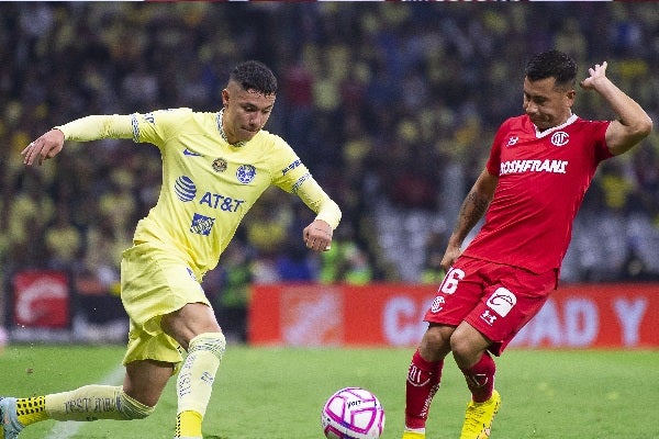 Lara en partido contra Toluca