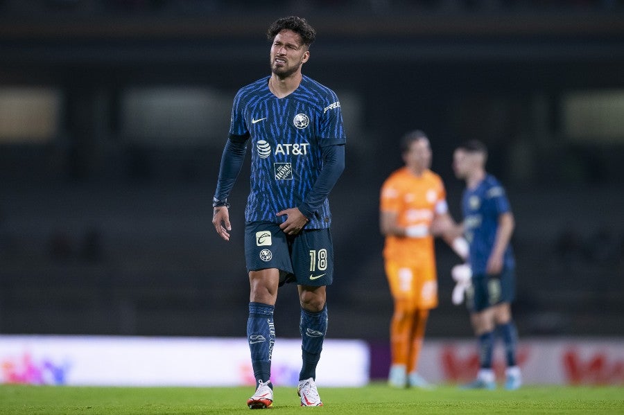 Bruno Valdez durante un partido con América