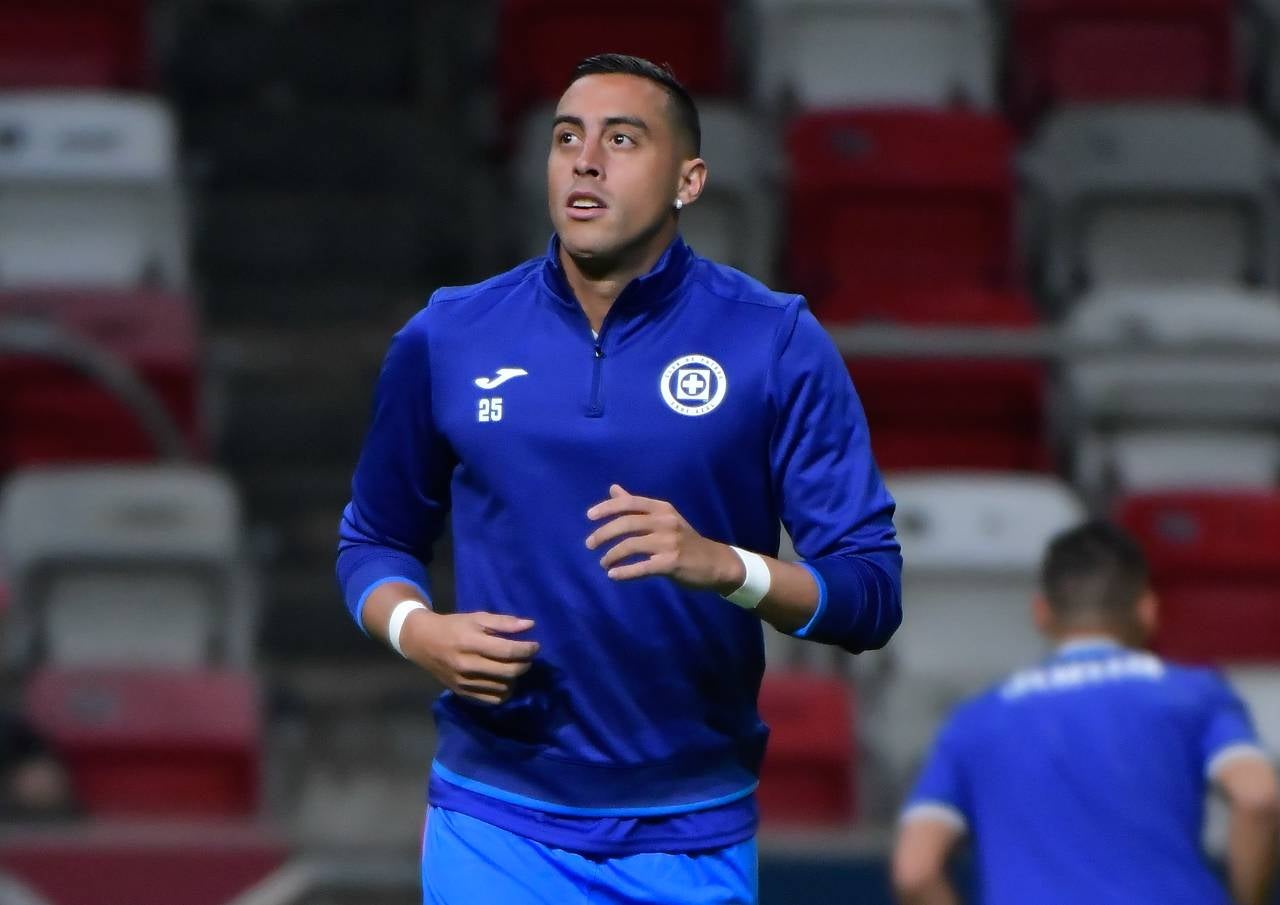 Ramiro Funes Mori calentando con Cruz Azul