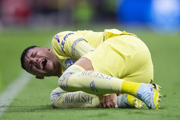 Emilio Lara se lamenta tras una falta