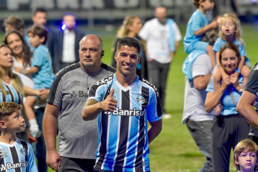 Luis Suárez en su presentación con Gremio