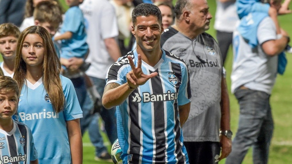 Luis Suárez en su presentación con Gremio