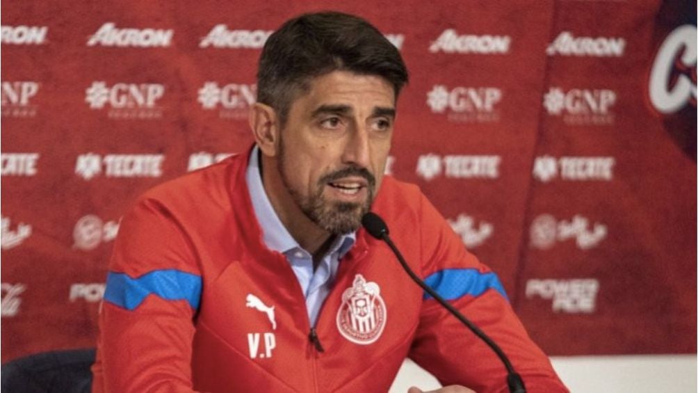 Paunovic en conferencia de prensa con Chivas