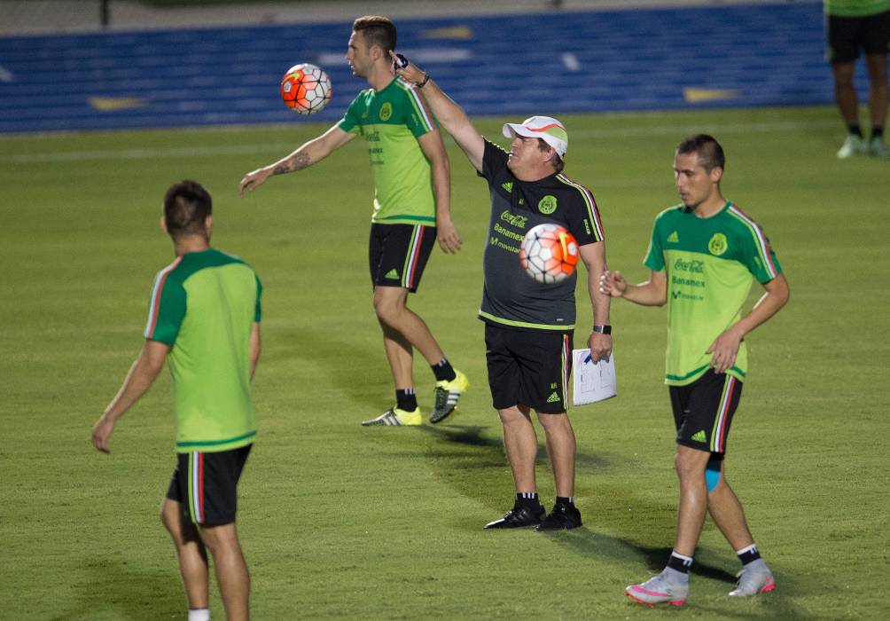 Miguel Herrera en un entrenamiento del Tricolor