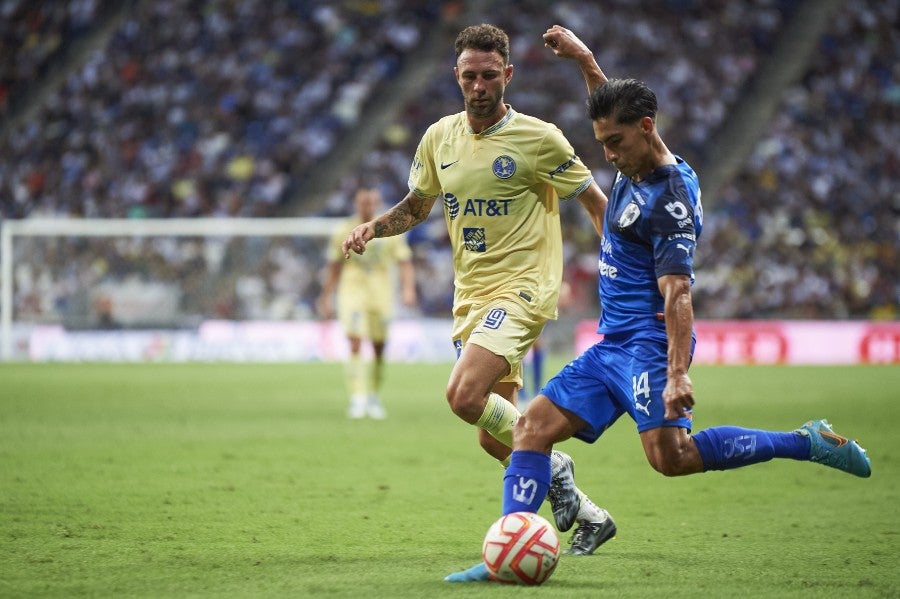 Erick Aguirre durante un partido con Rayados