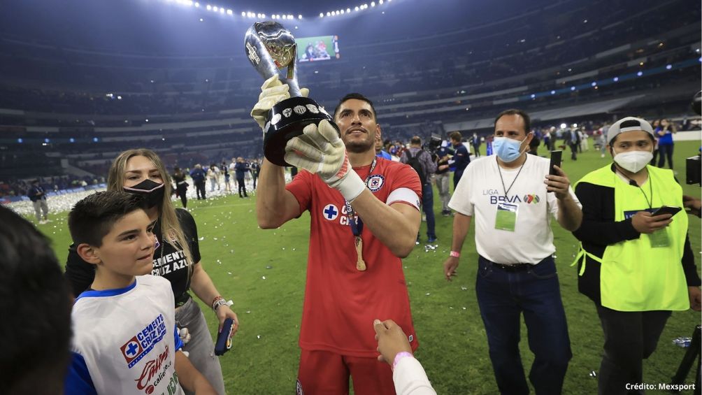 Jesús Corona, portero de Cruz Azul, es asaltado en Ciudad de México