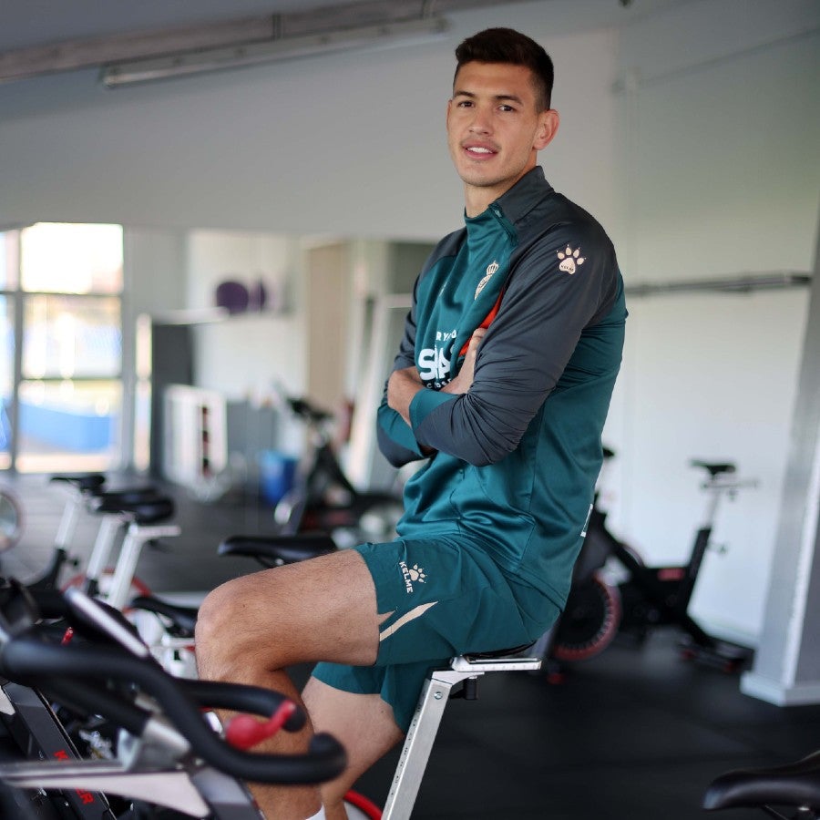 Montes en entrenamiento con el club español 