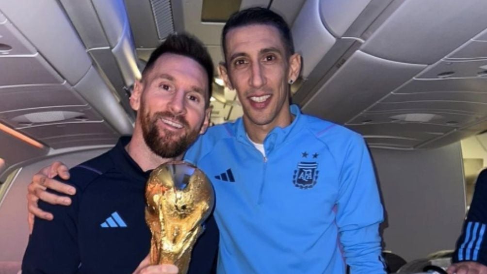 Messi y Ángel Di Maria tras ganar la Copa del Mundo