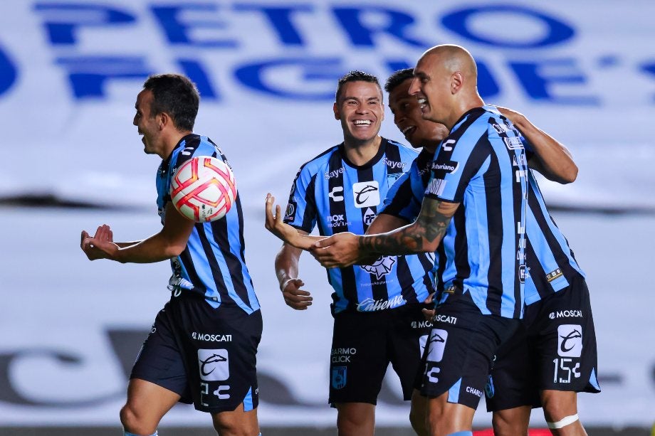 Querétaro festeja un gol