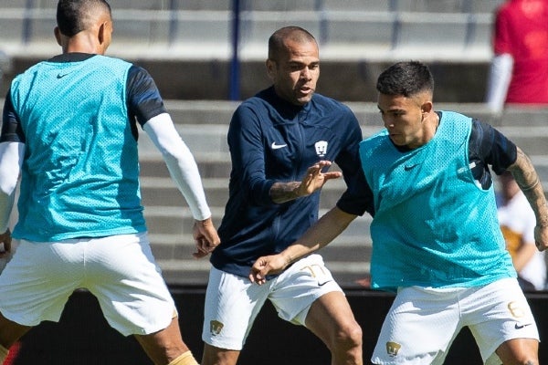 Dani Alves fue banca en el partido