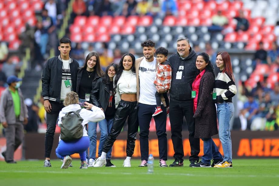 Bruno Valdez se toma las fotos del recuerdo