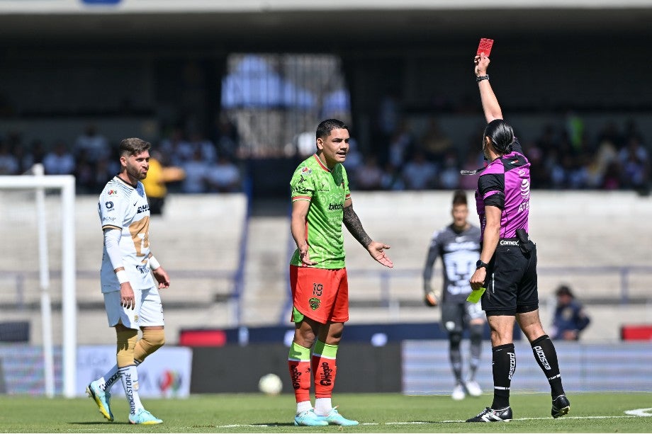 La expulsión condicionó el partido