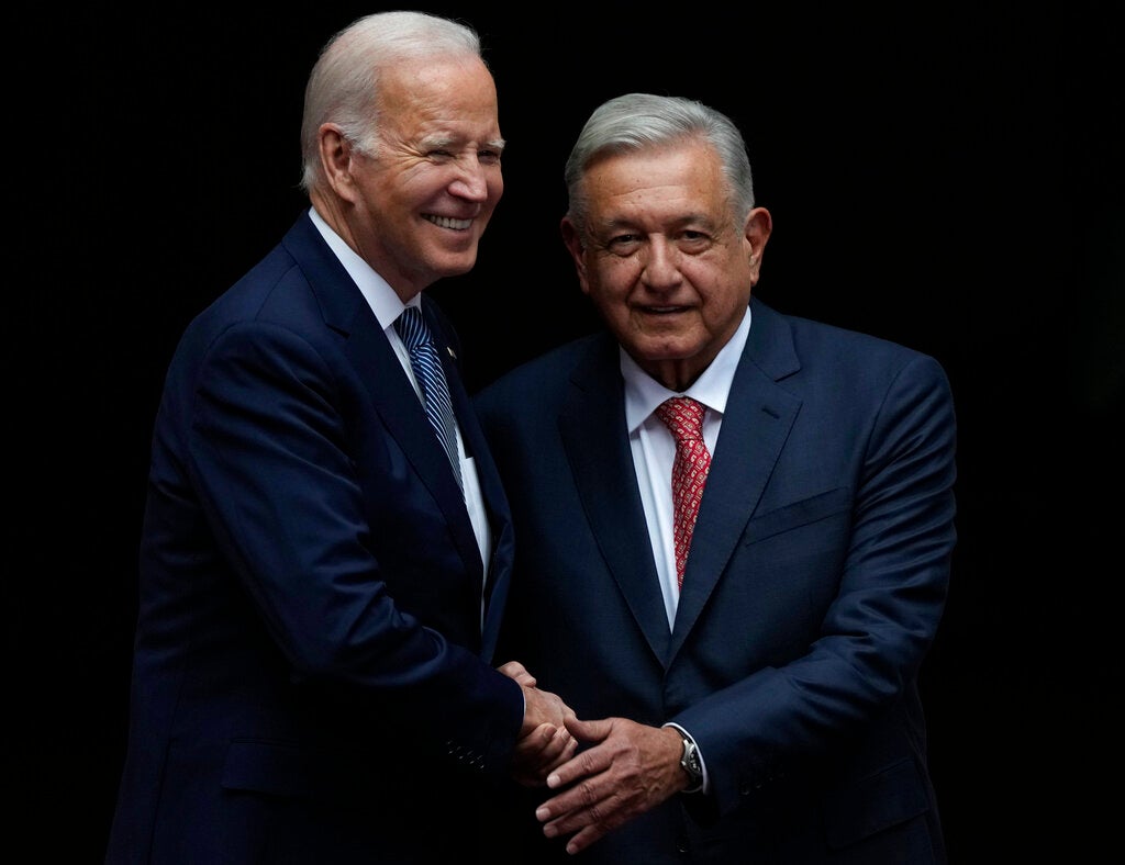 Joe Biden junto a Andrés Manuel López Obrador