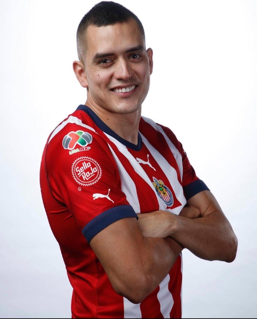 Chivas: Sergio Flores salió lesionado del partido ante Monterrey y se  pierde la Jornada 2