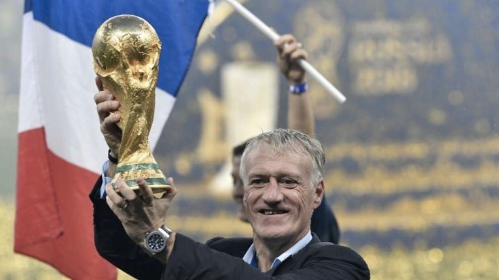 Deschamps levantando la Copa del Mundo en 2018