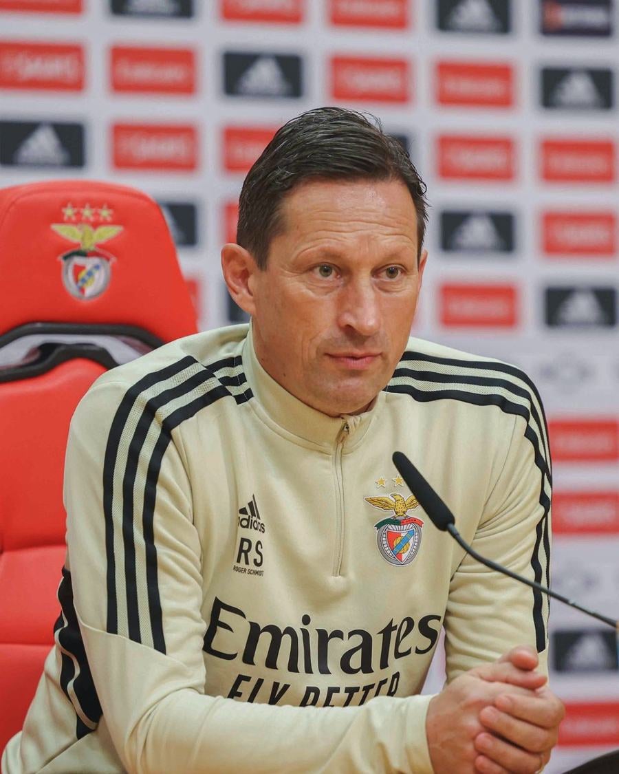 Roger Schmidt en conferencia de prensa