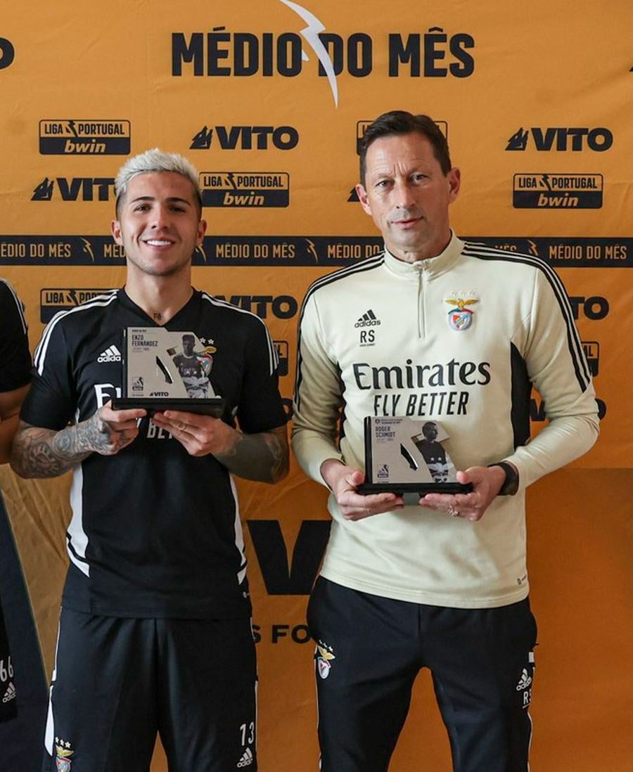 Roger Schmidt y Enzo Fernández recibieron reconocimientos por parte de Benfica