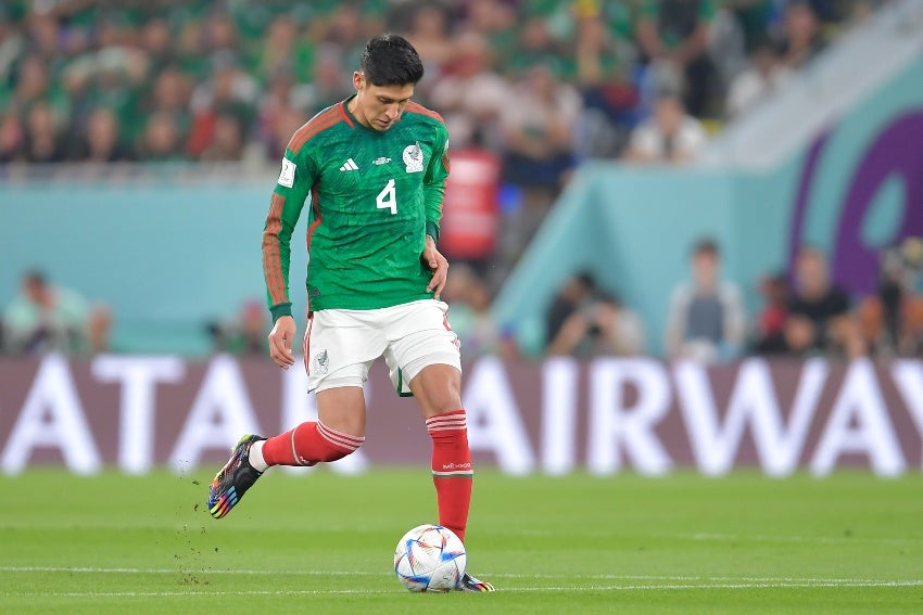 Edson Álvarez en un partido de la Selección Mexicana