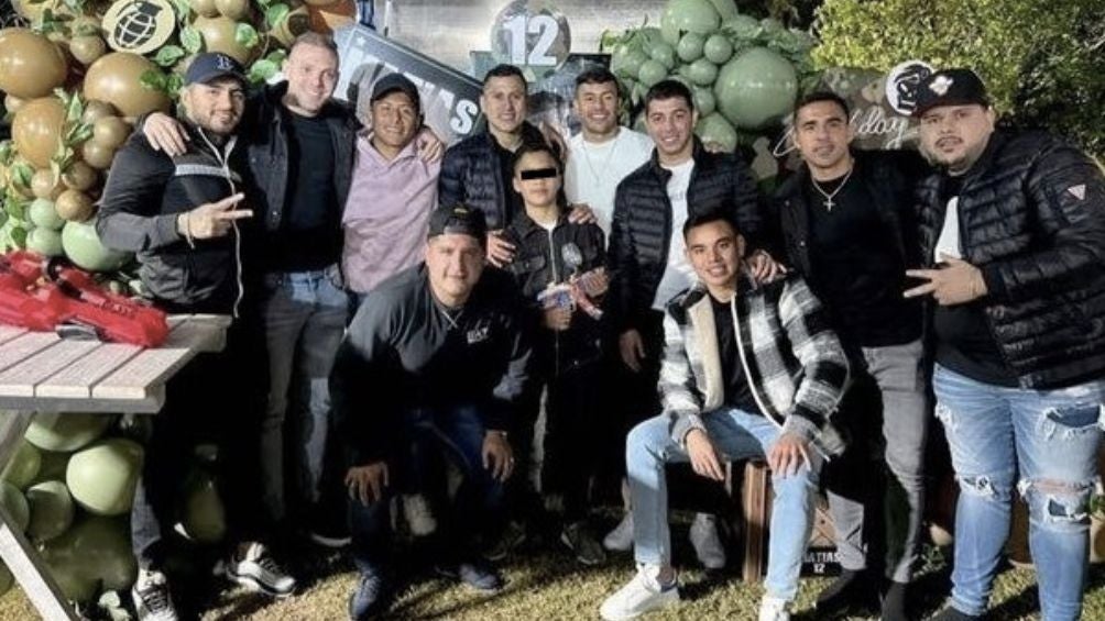 Los jugadores de Cruz Azul y Domínguez en la fiesta