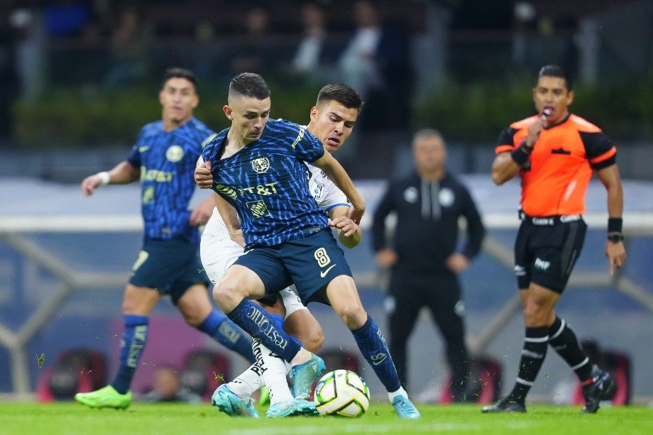 Álvaro Fidalgo en el duelo ante Gallos