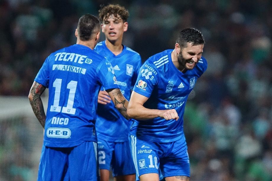 Gignac celebró como viejito