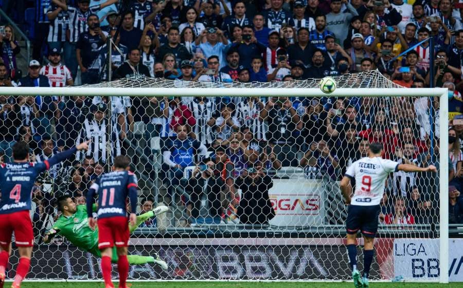 El fallo de Berterame ante Chivas