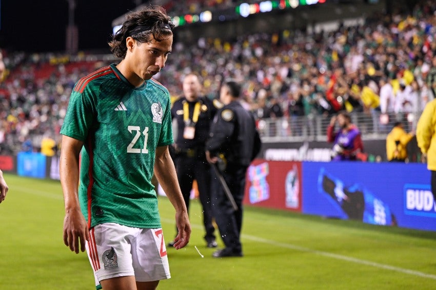 Diego Lainez en un partido de México