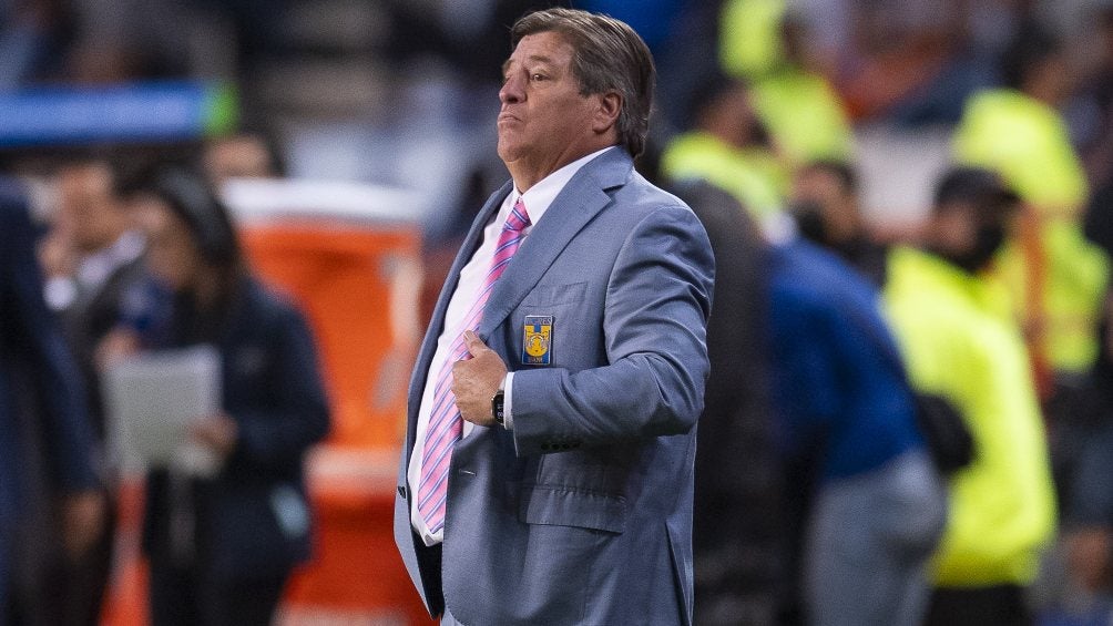 Miguel Herrera dirigiendo a Tigres