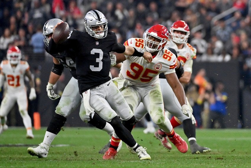 Jones en un juego vs Raiders