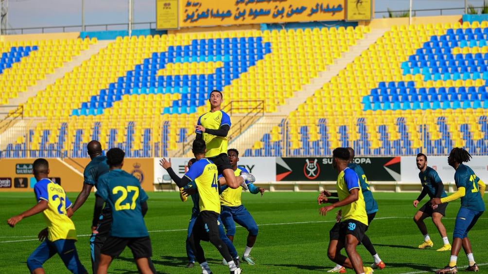 Cristiano Ronaldo en entrenamiento con el Al-Nassr