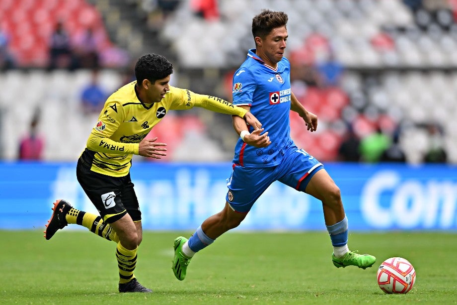 Carlos Vargas en partido ante Cruz Azul