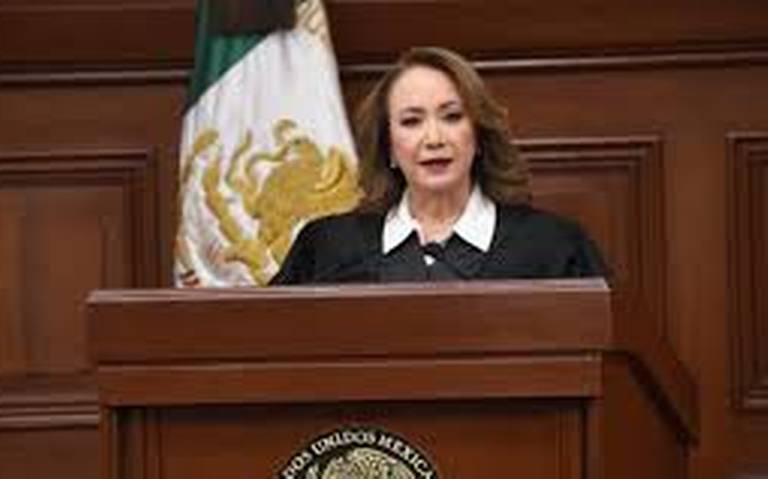 Yasmín Esquivel fue acusada de plagiar su tesis