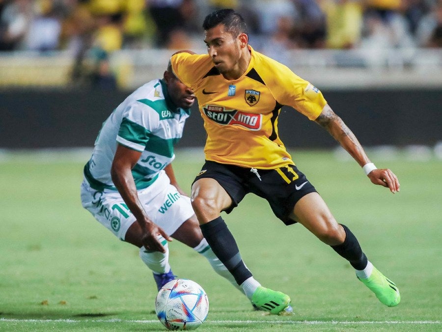 Pineda en el partido de la Copa de Grecia 