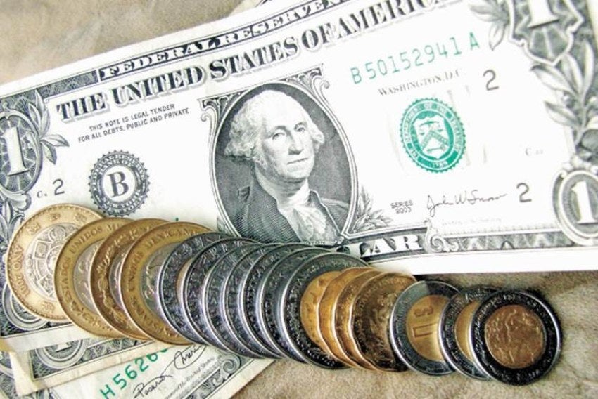 Peso mexicano se cotiza por debajo de 19 unidades frente al dólar