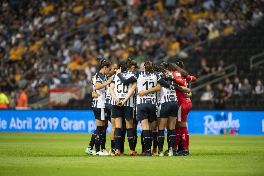 Rayadas durante partido de Liga MX