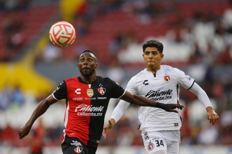 Víctor en partido de la Liga MX 