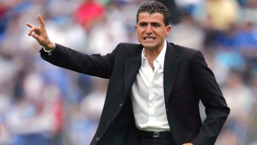 Isaac Mizrahi dirigiendo en el Estadio Azul