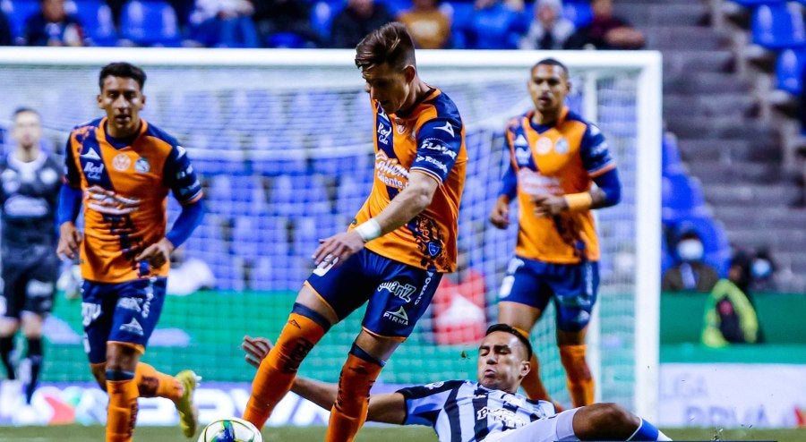 Puebla durante partido en el Estadio Cuauhtémoc 