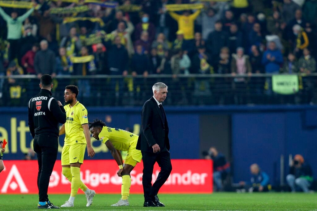 Carlo Ancelotti dirigiendo ante el Villarreal