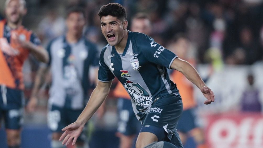 Nico Ibáñez celebrando un gol con los Tuzos de Pachuca