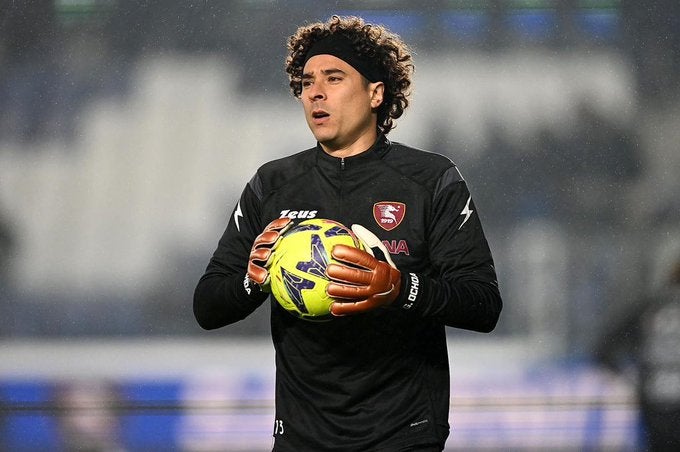 Memo Ochoa con el Salernitana