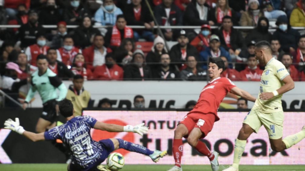 Jiménez en el juego ante Toluca