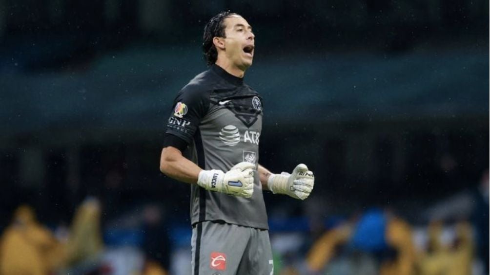 Óscar Jiménez jugando con las Águilas del América