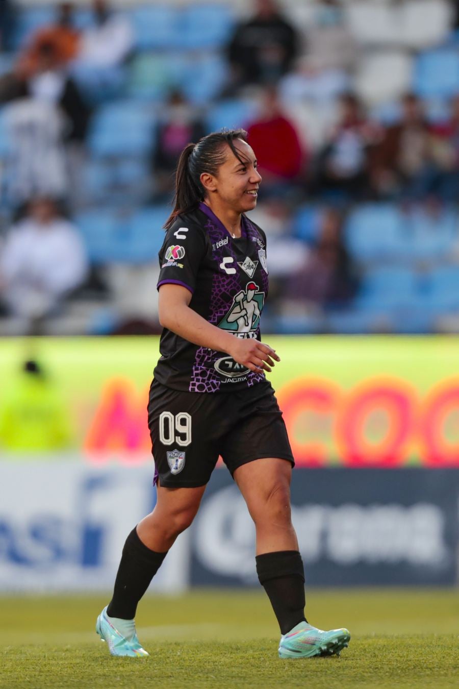 Charlyn Corral en el partido contra Toluca