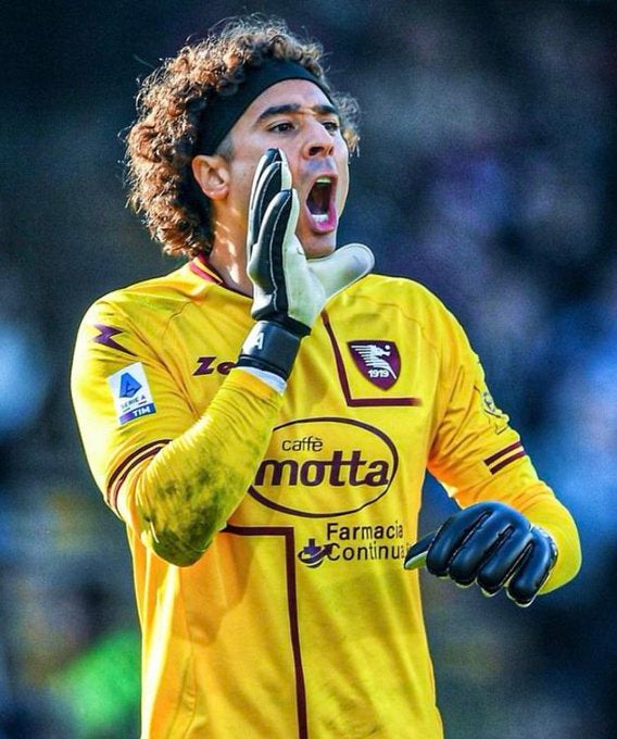 Guillermo Ochoa ha sufrido en la Serie A