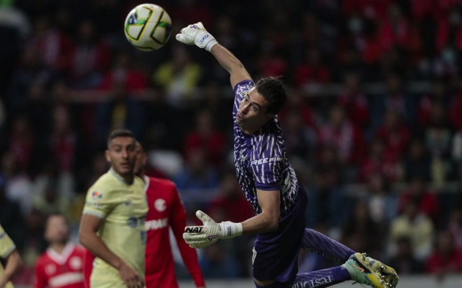 Jiménez en atajada ante Toluca