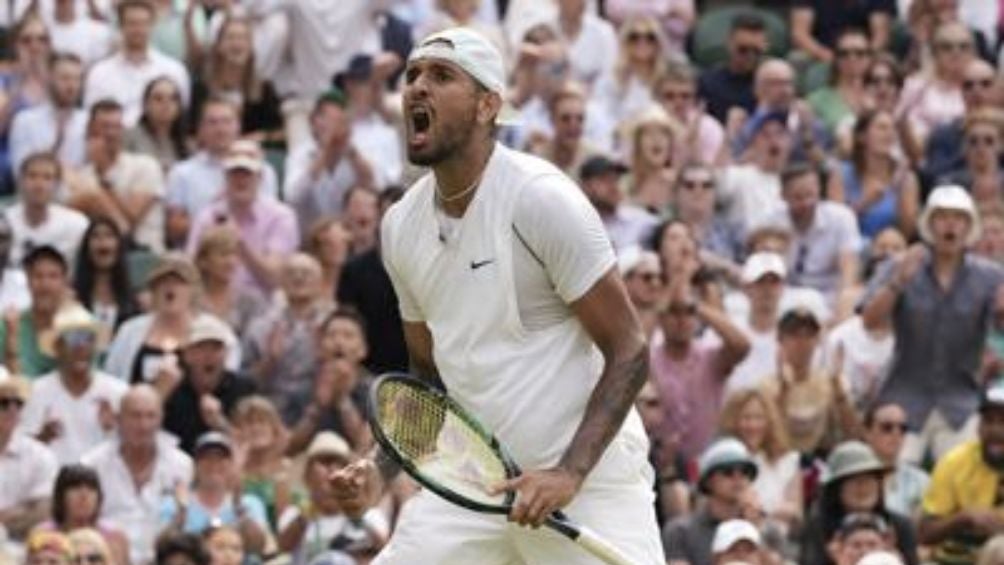 Kyrgios jugando en Wimbledon