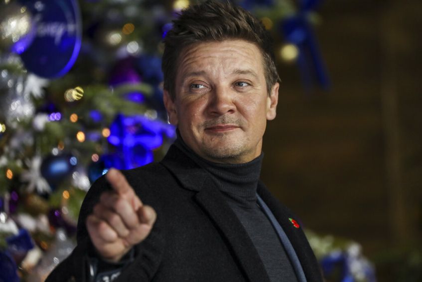 Jeremy Renner: Salió del hospital tras accidente 