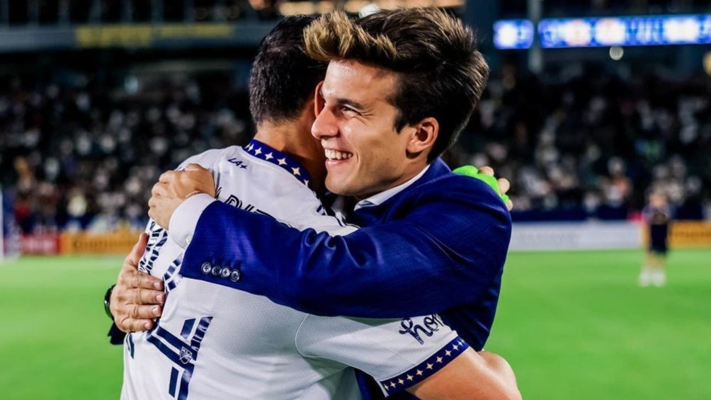 Puig y Chicharito en  un partido de Galaxy